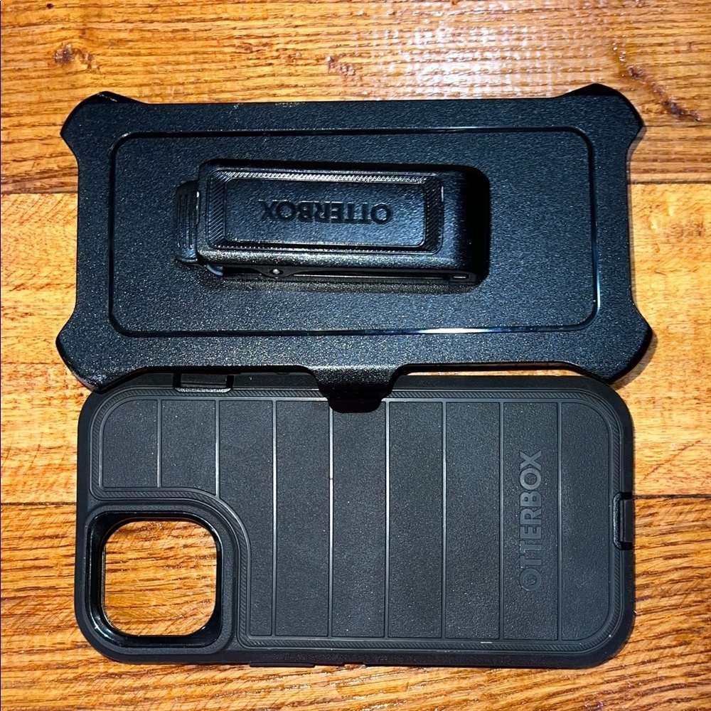 iPhone 11 OtterBox Rugged Black Case with Clip